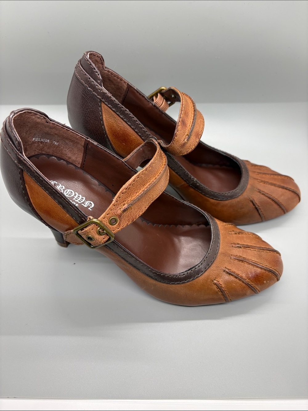 Crown Vintage Two-Tone Tan and Dark Brown Mary Jane Heels - Picture 3 of 11